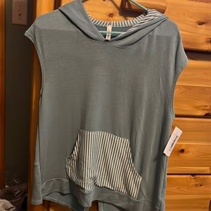 Cute sleeveless top!